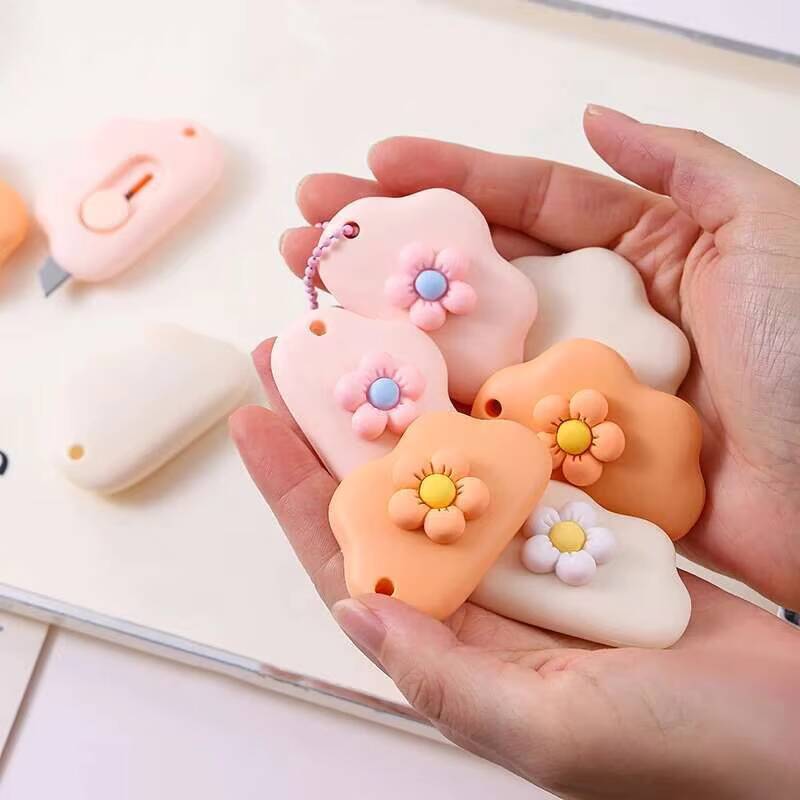 Art Craft Stationery - มีดคัตเตอร์พกพา ลายดอกไม้/เมฆ น่ารัก 1-2-3-6 ชิ้น สำหรับงานศิลปะ