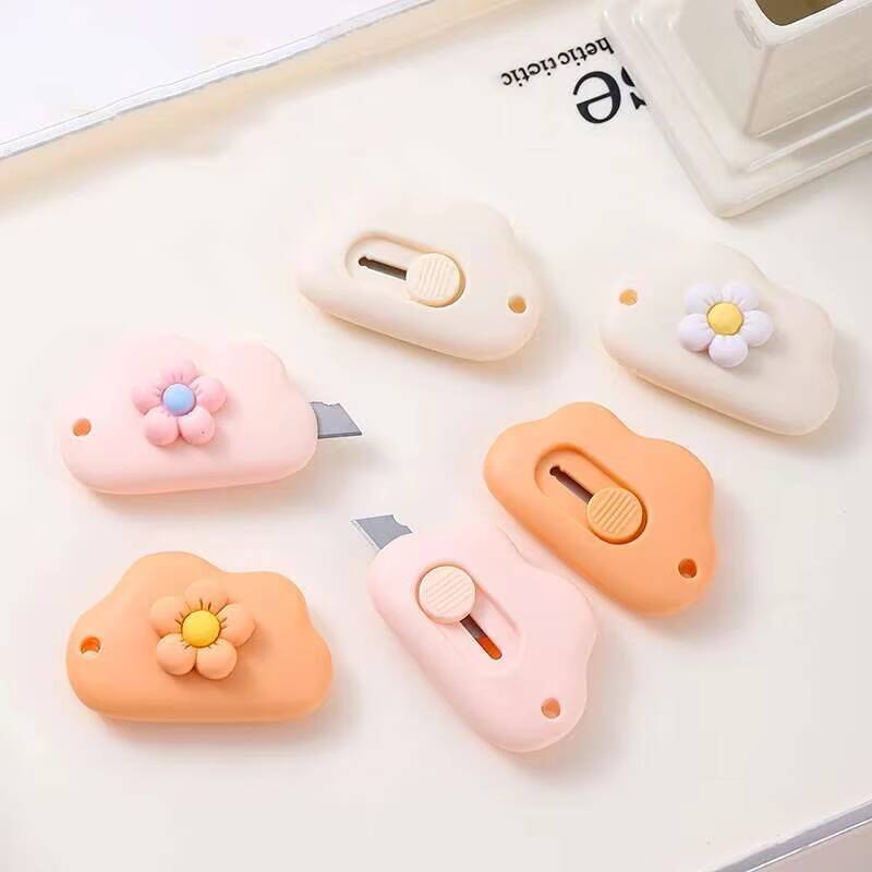 มีดคัตเตอร์พกพา ลายดอกไม้/เมฆ  - Art Craft Stationery บทวิจารณ์และราคา